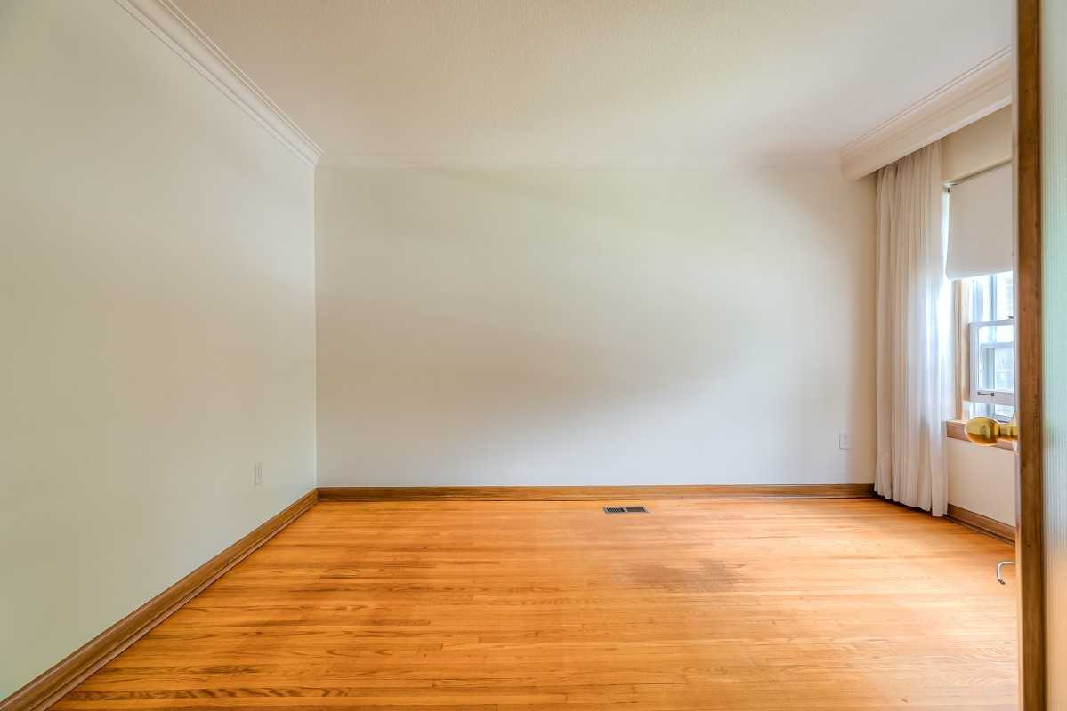 85 Greenlaw Ave - Photo 4 of 35