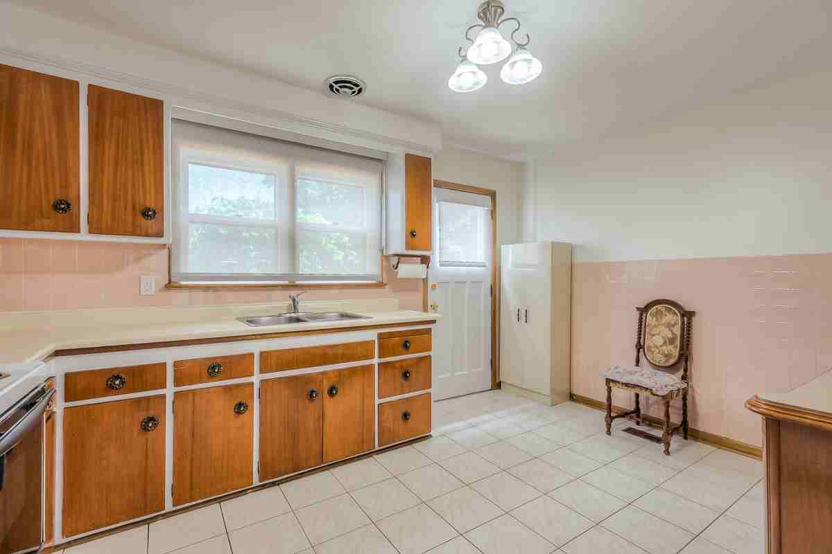 85 Greenlaw Ave - Photo 7 of 35