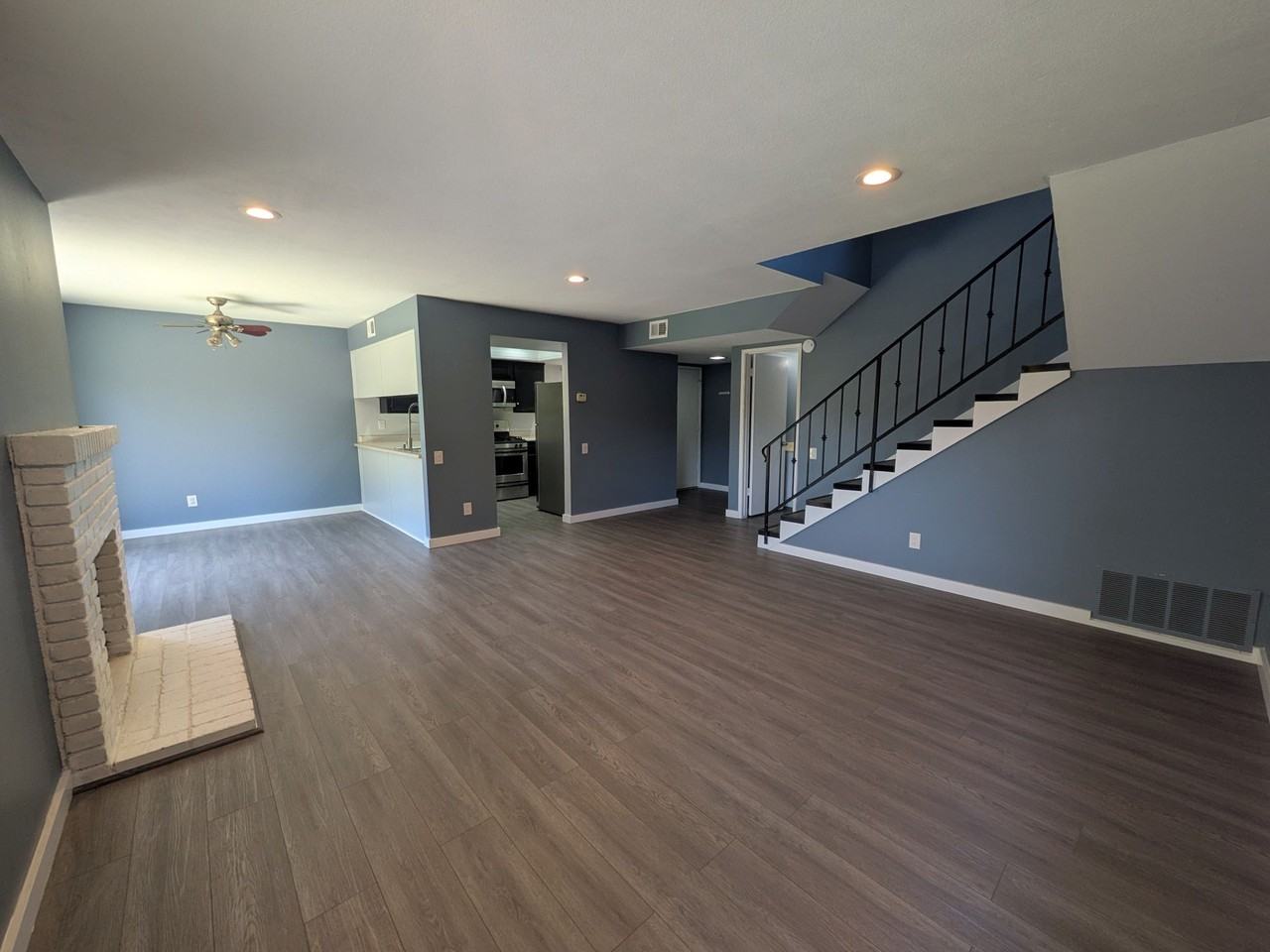 1738 Lynne Dr #20 - Photo 2 of 17