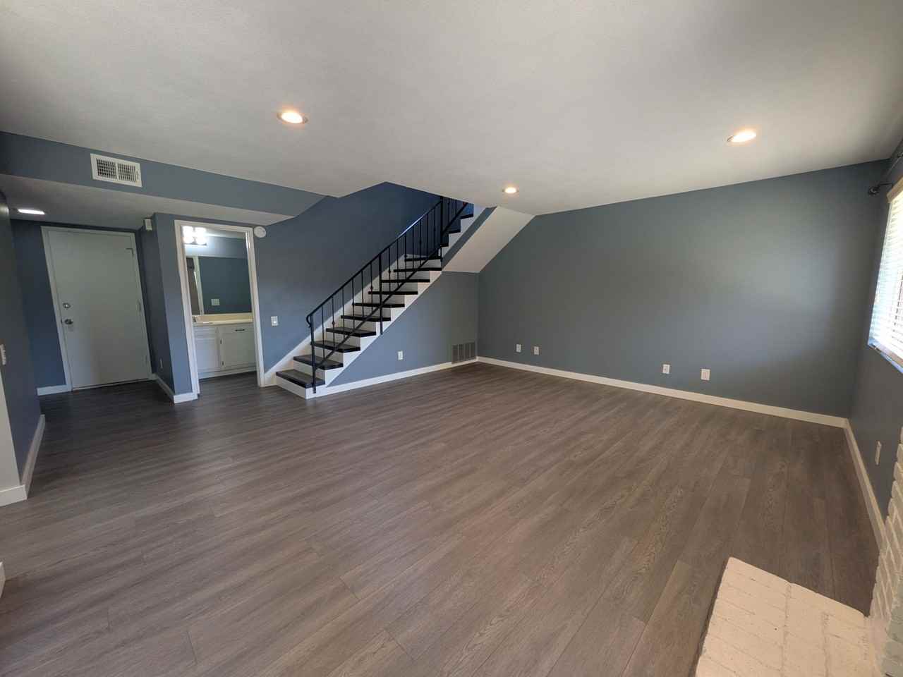 1738 Lynne Dr #20 - Photo 3 of 17