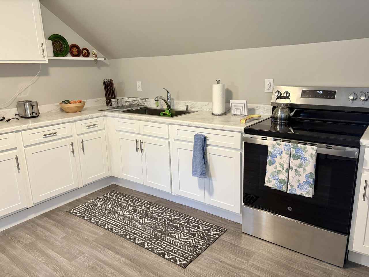 76 S Whittlesey Ave #3 - Photo 3 of 16