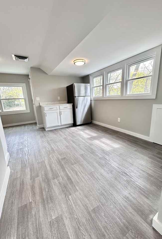 76 S Whittlesey Ave #3 - Photo 5 of 16