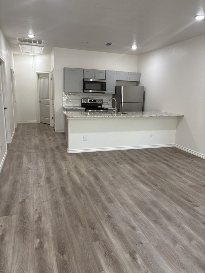 E Hamilton St #111 - Photo 6 of 20