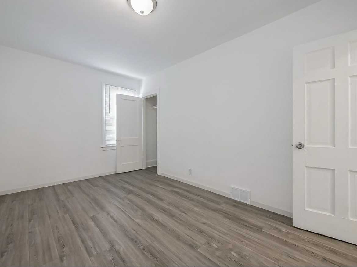 19410 Cliff St #1 - Photo 3 of 11