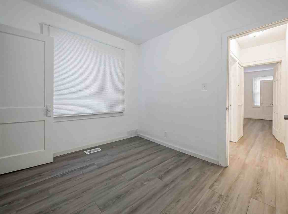 19410 Cliff St #1 - Photo 4 of 11