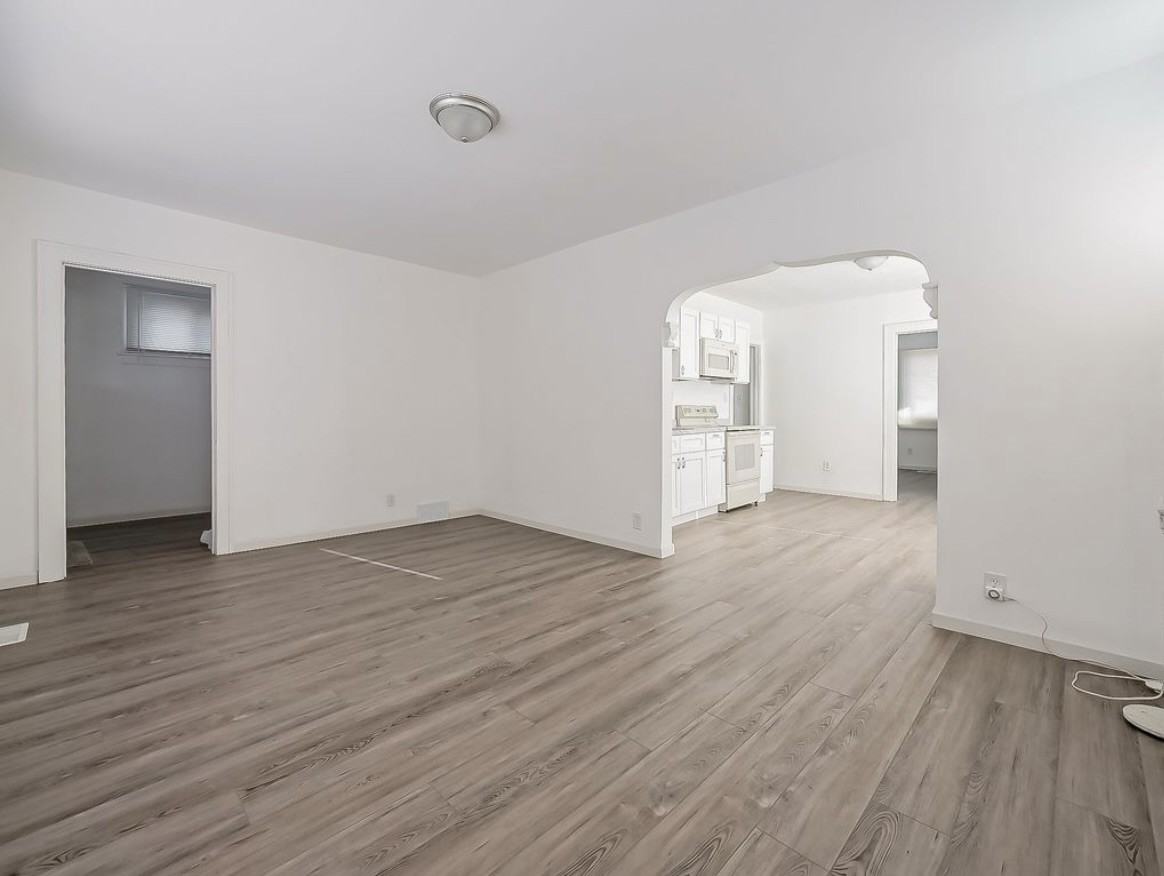 19410 Cliff St #1 - Photo 5 of 11