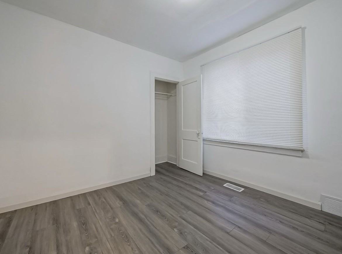 19410 Cliff St #1 - Photo 7 of 11