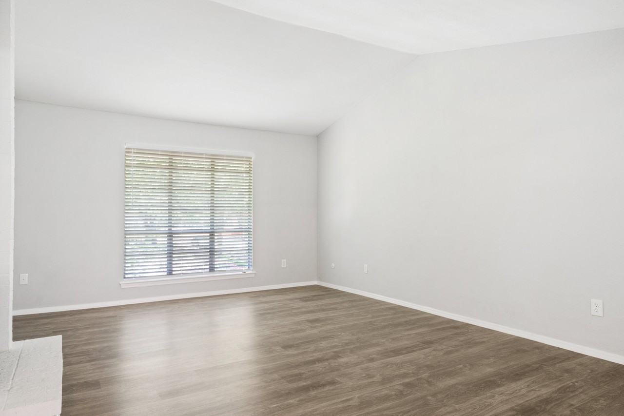10588 High Hollows Dr - Photo 3 of 16