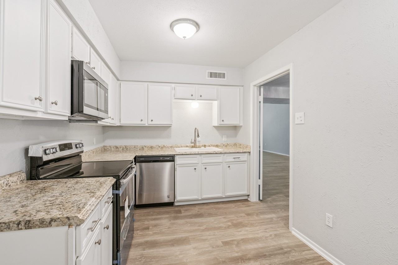 10588 High Hollows Dr - Photo 5 of 16