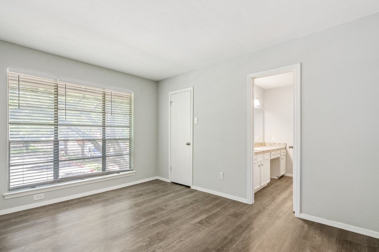 10588 High Hollows Dr - Photo 6 of 16