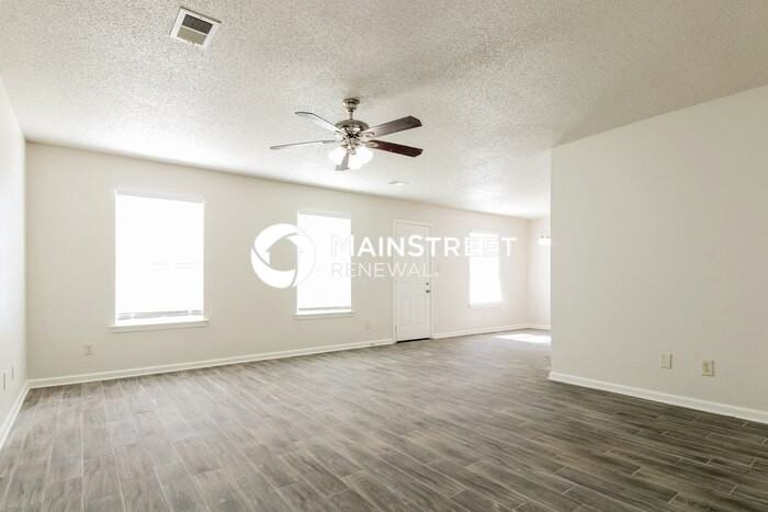 4660 Royal View Dr - Photo 4 of 18