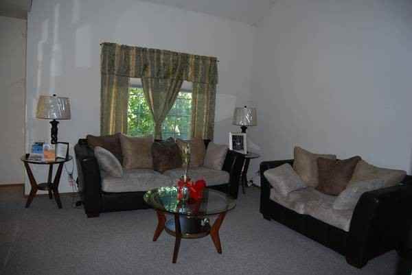 589 Rose Ave #589 - Photo 3 of 8