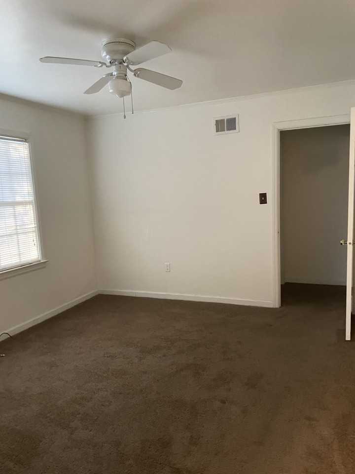 4647 Sylvan Dr #NA - Photo 6 of 9