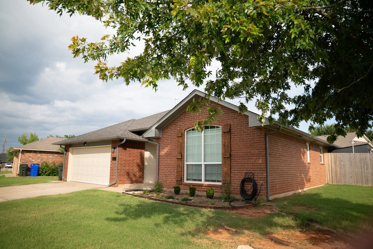 2916 E Lake Dr #NA - Photo 2 of 32
