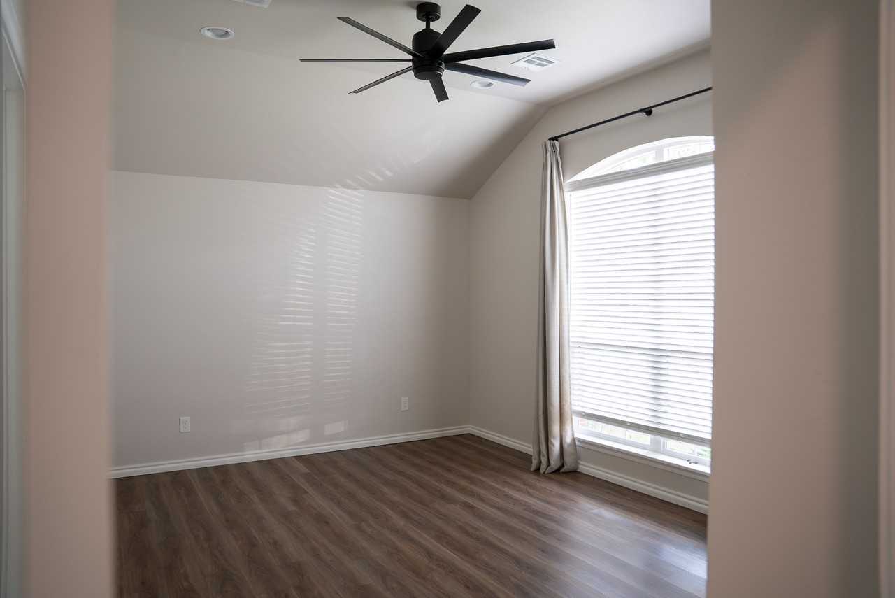 2916 E Lake Dr #NA - Photo 4 of 32