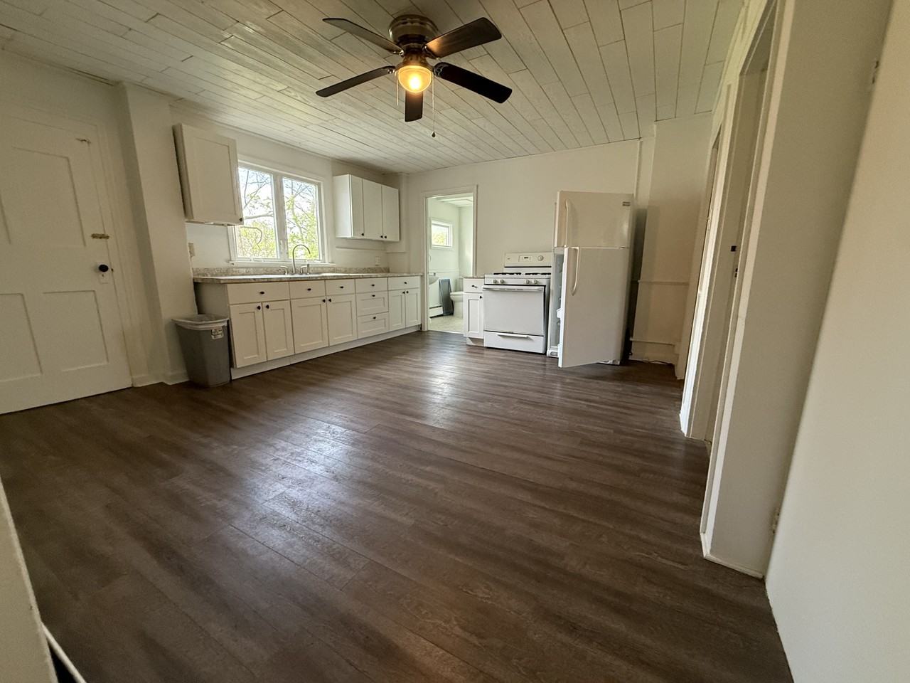 355 Main St - Photo 2 of 11