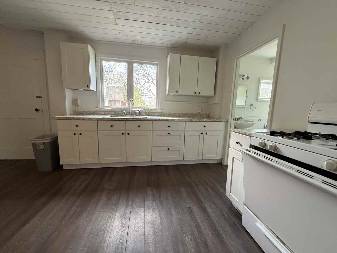 355 Main St - Photo 3 of 11