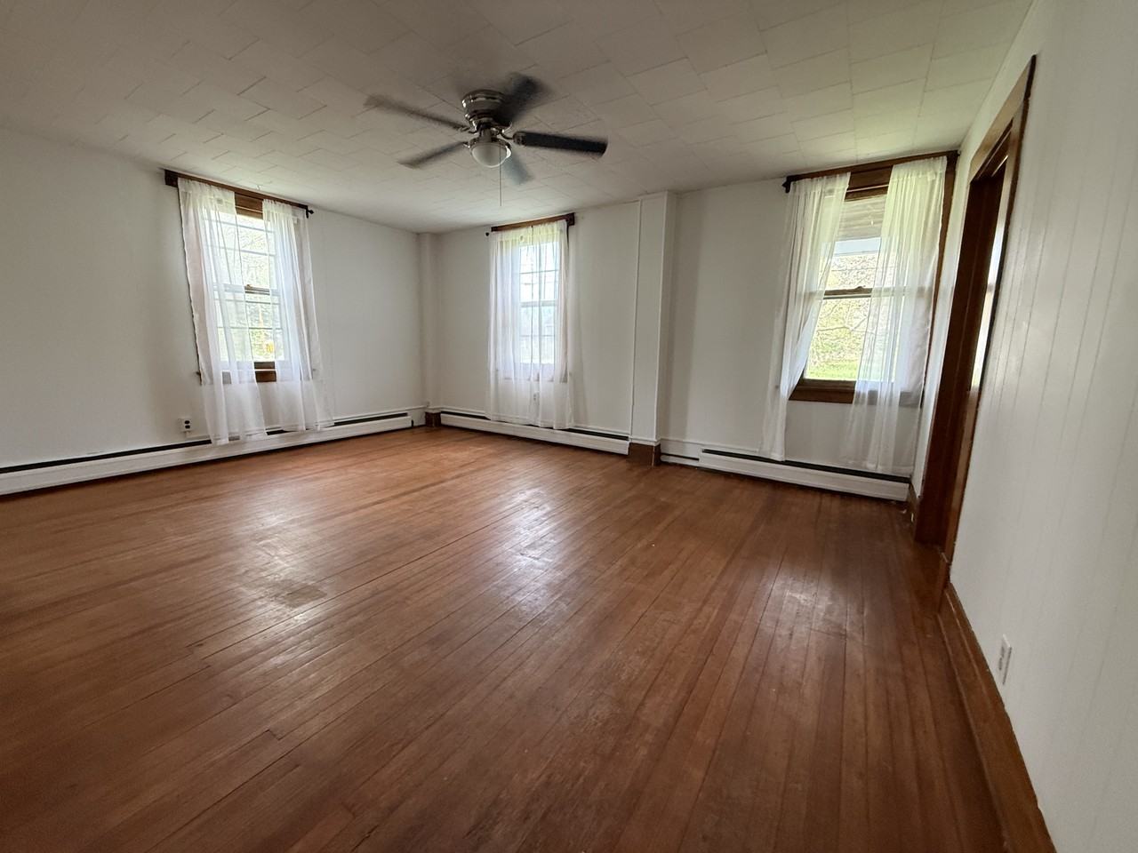 355 Main St - Photo 4 of 11