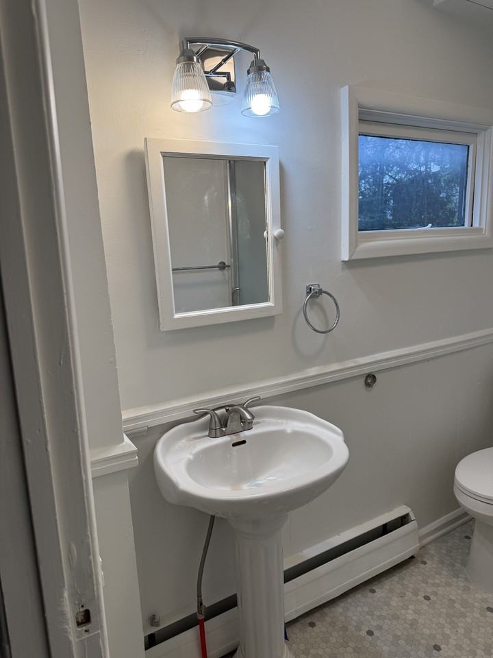 355 Main St - Photo 7 of 11