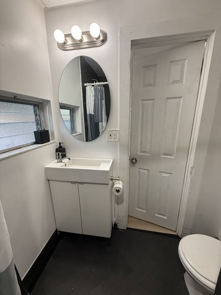 51 Sw 13th St #NA - Photo 3 of 11