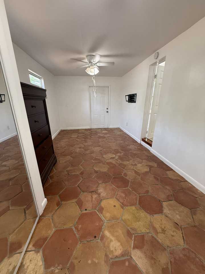 51 Sw 13th St #NA - Photo 6 of 11