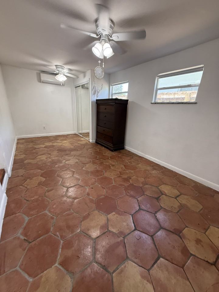 51 Sw 13th St #NA - Photo 7 of 11