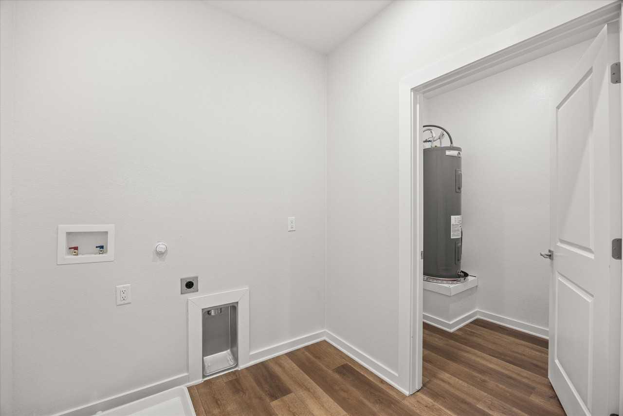 706 N Sycamore St #712 - Photo 2 of 35
