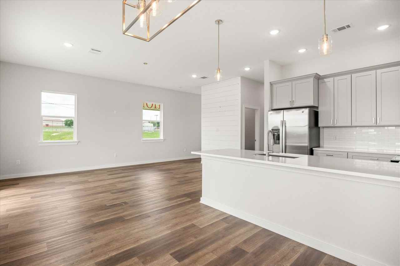 706 N Sycamore St #712 - Photo 5 of 35