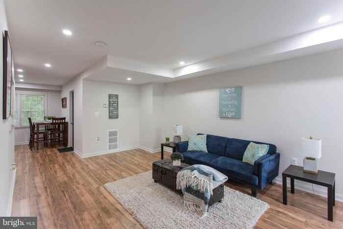 8593 Pioneer Dr - Photo 4 of 20