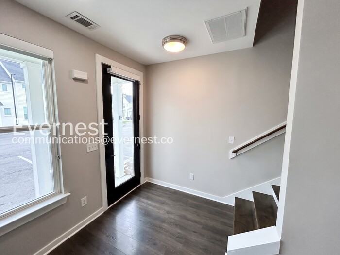 302 Jeffries Way - Photo 3 of 29
