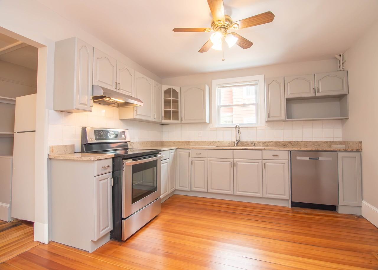 48 Oak Square Ave #1 - Photo 6 of 37