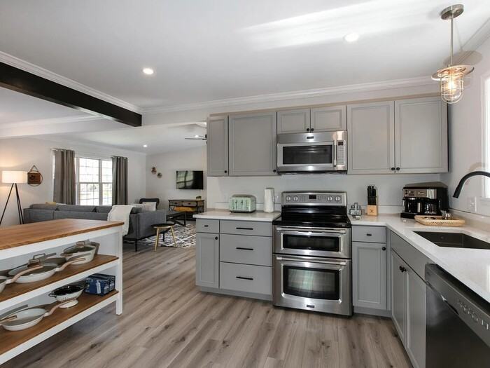488 Onteora Blvd - Photo 2 of 15