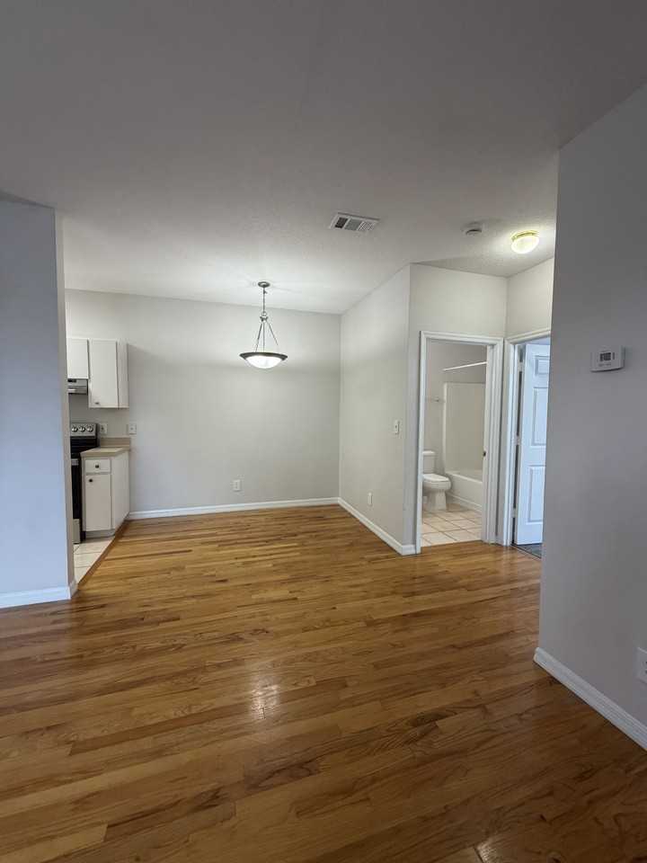 2403 W Platt St #C - Photo 3 of 20