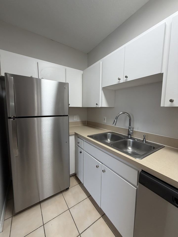 2403 W Platt St #C - Photo 6 of 20