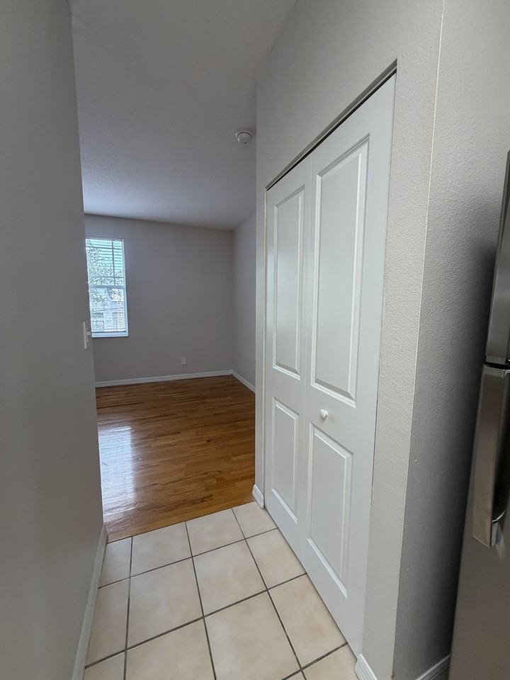 2403 W Platt St #C - Photo 7 of 20