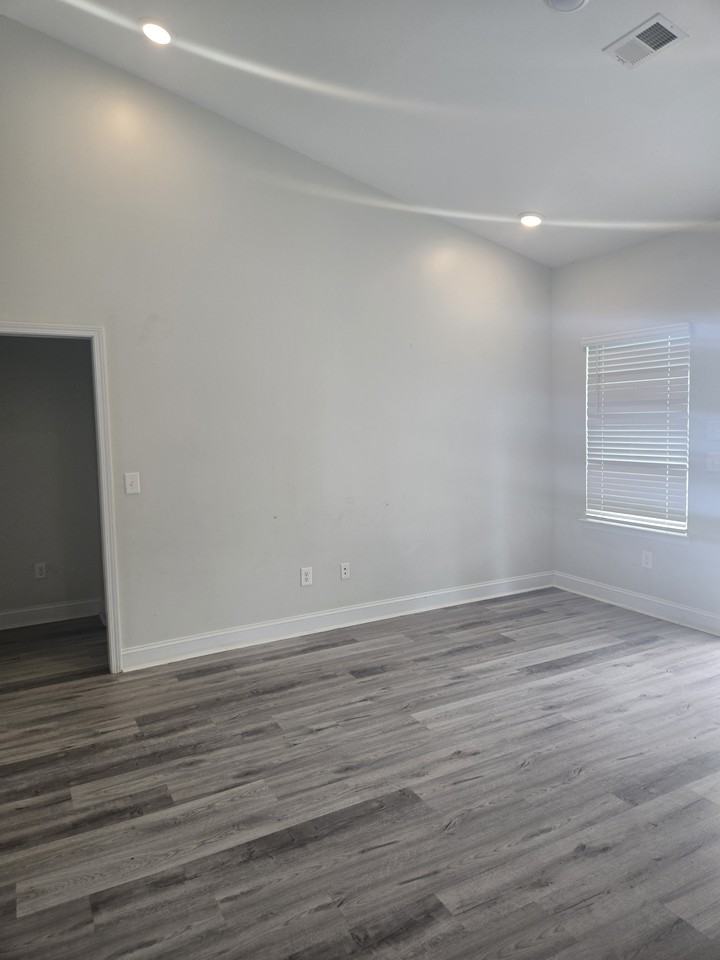 1715 Ward Cir #NA - Photo 7 of 10