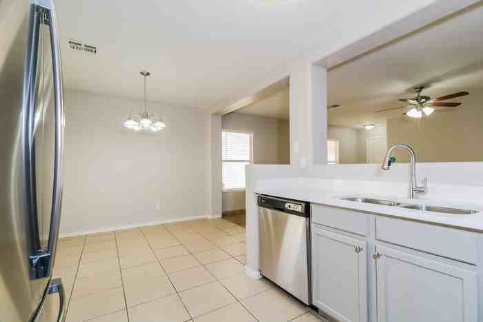 22834 W Mohave St - Photo 5 of 17