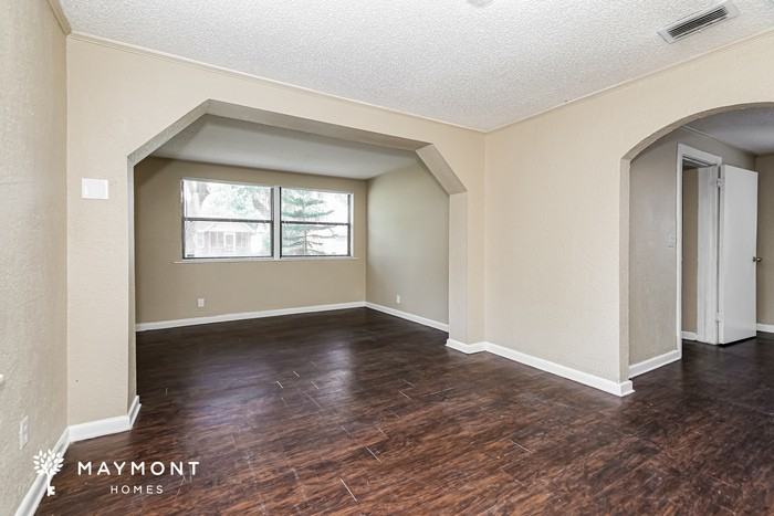 5610 Perry St - Photo 5 of 15