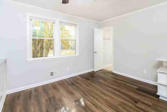142 Dickert Dr - Photo 5 of 12