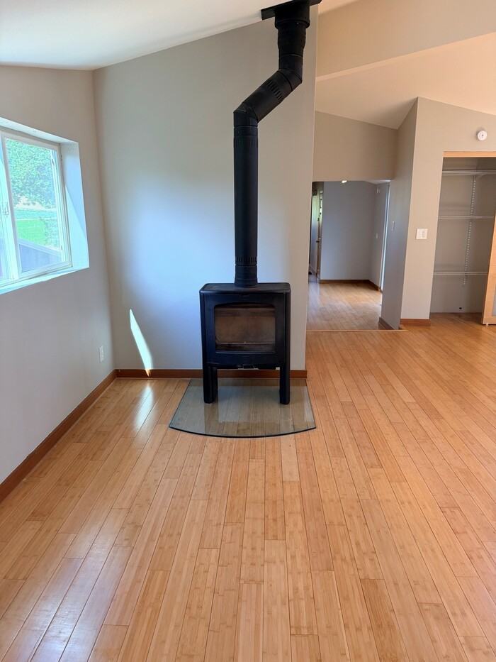 720 Ne 34th Pl - Photo 7 of 33