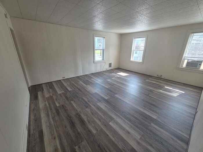 701 8th St #2 - Photo 4 of 12