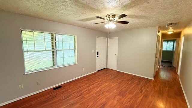 10221 Ridgefield Dr - Photo 3 of 10