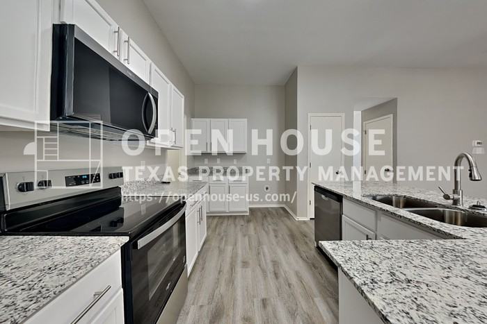13225 Elmhurst Dr - Photo 6 of 20