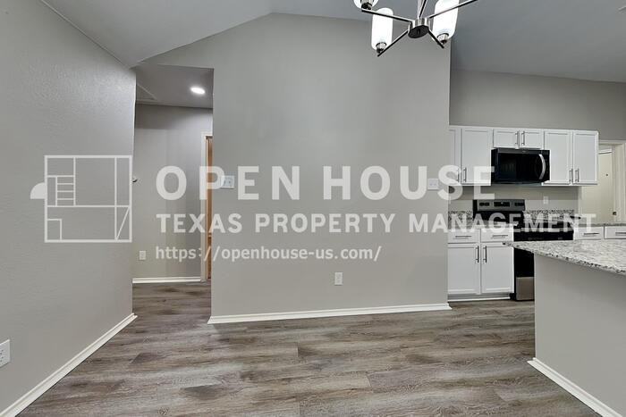 13225 Elmhurst Dr - Photo 7 of 20
