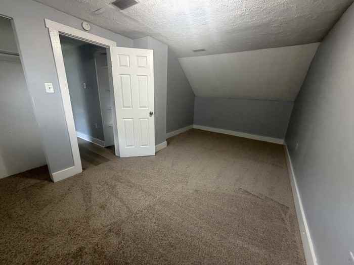 427 N Riley Ave - Photo 6 of 20