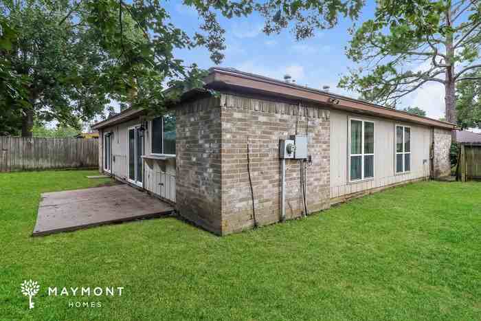 8203 Valeta Dr - Photo 3 of 3
