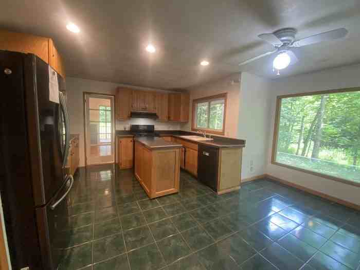 30862 Pinewood Dr - Photo 3 of 43