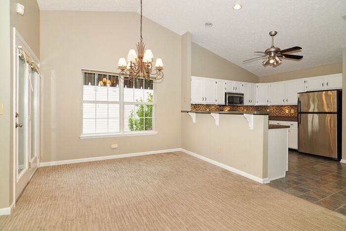 10838 Belair Dr - Photo 4 of 17