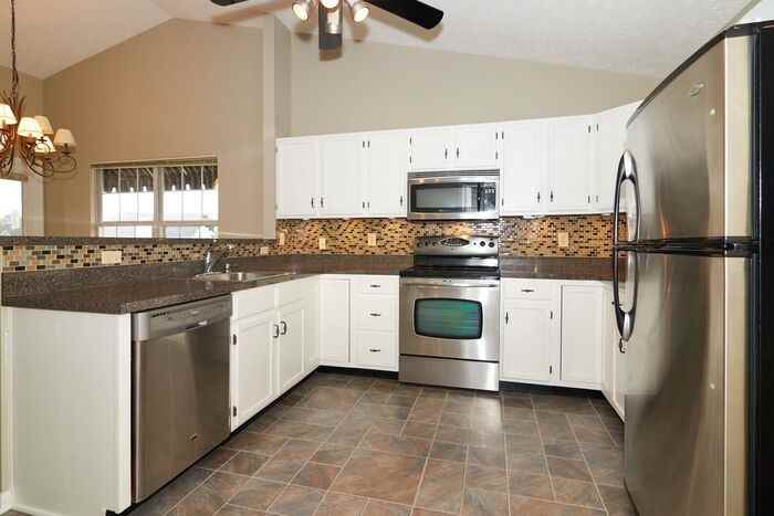 10838 Belair Dr - Photo 5 of 17