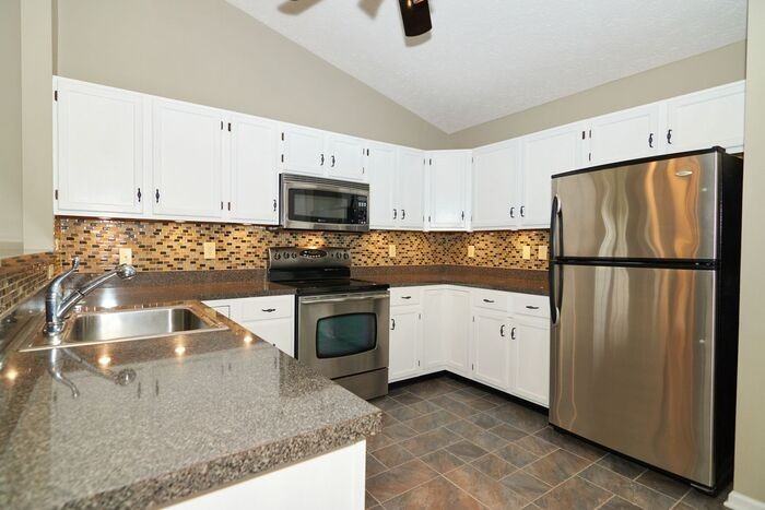 10838 Belair Dr - Photo 6 of 17